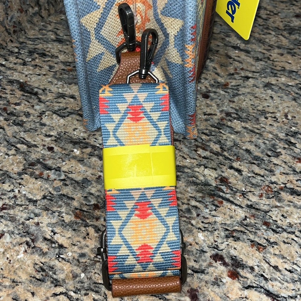 Wrangler Boho Aztec Handbag - Picture 7 of 9